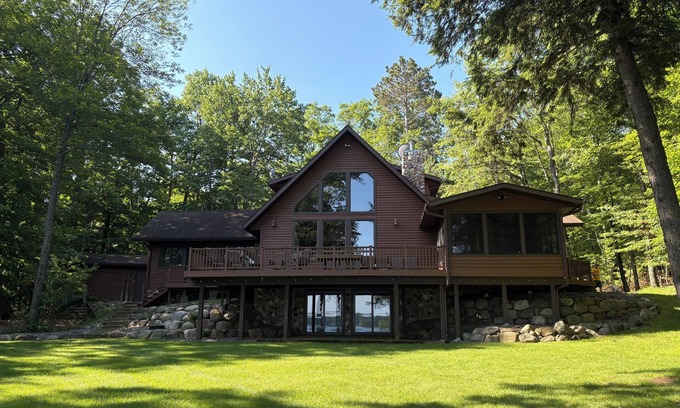 Eagle River Casa | Luxurious 5-Bed, 5-Bath Lakefront Home on Catfish Lake, Eagle River, WI