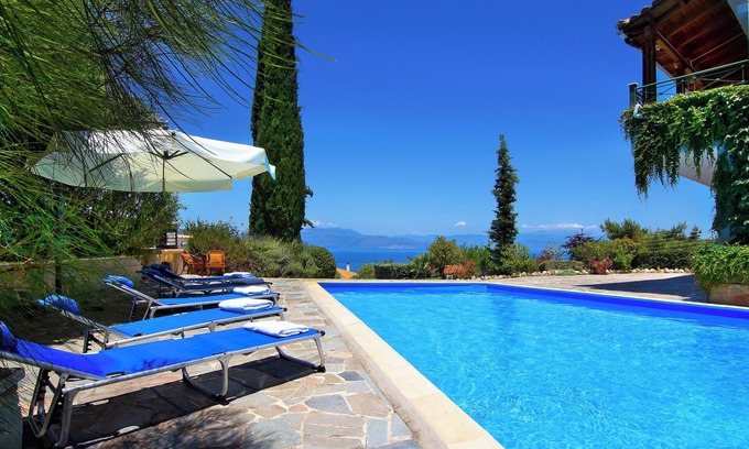 Paralia Porovitsis Villa | Luxurious 5-bedroom villa with stunning sea views in delightful Platanos, Akrata