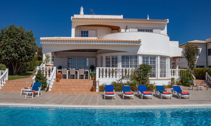 Castro Marim Villa | Villa independiente de lujo de 6/7 dormitorios con piscina privada y sala de juegos
