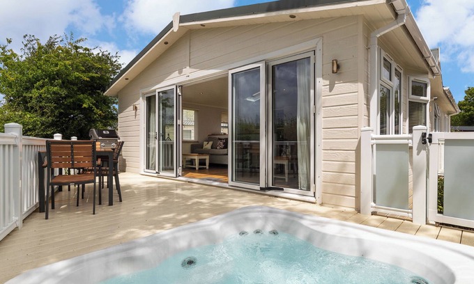 Kilgetty Chalet De Esquí | Alojamiento de 3 habitaciones en Reynalton, Nr Narberth