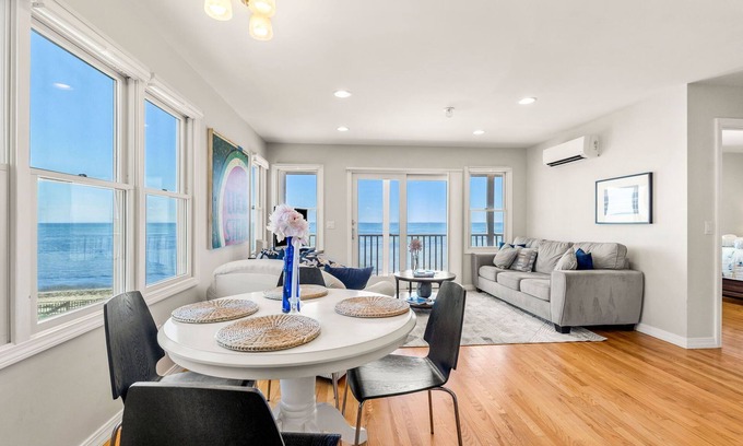 North Truro Condominio | Luxurious Beachfront 2 bedroom condo