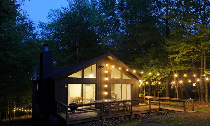 Lake Ariel Cabina | Luxurious Cabin by Ski & Lake w/ Community Pool