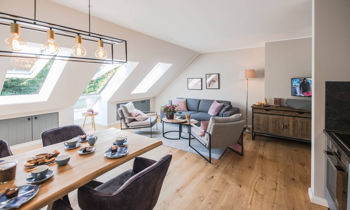 Friedeburg Apartamento | Luxurious Cirksena vacation apartment in Karl-Georgs-Forst; dogs welcome