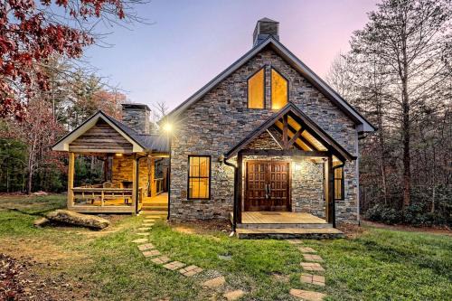 Clarkesville Casa | Luxurious Cottage Rental for an Amazing Family Getaway in Georgia