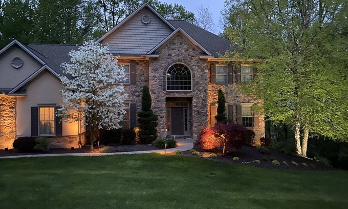 Lewisberry Casa | Luxurious four bedroom Home with private Jacuzzi