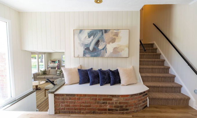 Andover Casa | Luxurious, fully renovated 5 bedroom home great indoor & outdoor living spaces