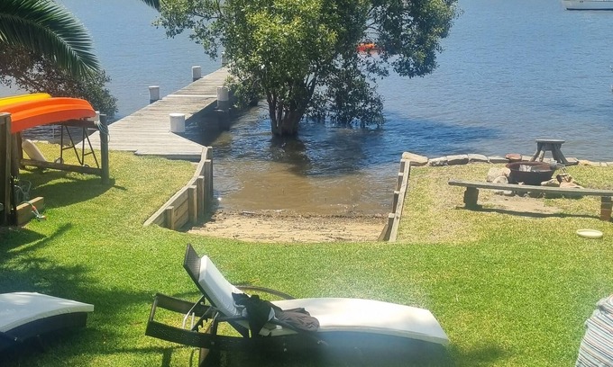 Brooklyn Casa | Luxurious Hamptons-Style Waterfront Cottage on Hawkesbury River in Brooklyn