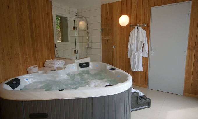 Delain Casa | Casa de lujo de vacaciones en Delain con jacuzzi