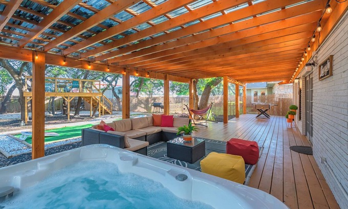 Wetmore Casa | Luxurious home with Hot tub, Tree Deck & Game Room by Fiesta Texas