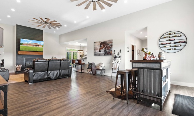 West Newton Casa | Luxurious Horse Farm Retreat - 3BR/3.5BA Oasis