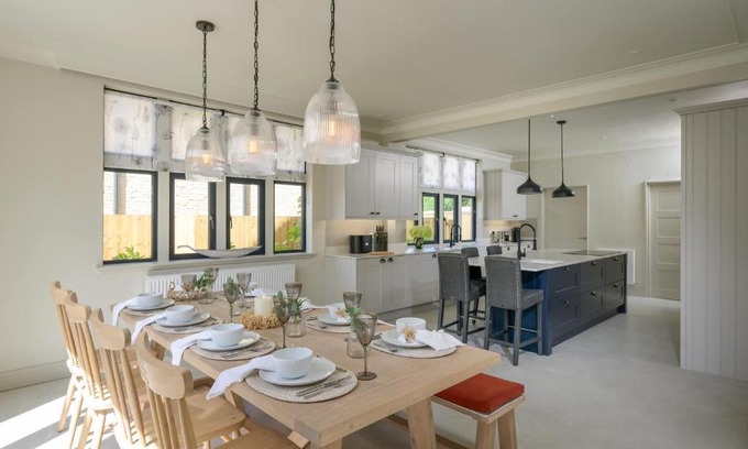 Cheltenham Casa | Luxurious House Lodge & Garden Private Parking