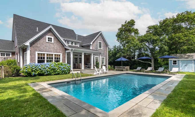 Katama Casa | Luxurious Katama Farmhouse With Pool