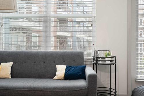 Cherry Apartamento | Luxurious King Bed Studio in Midtown!