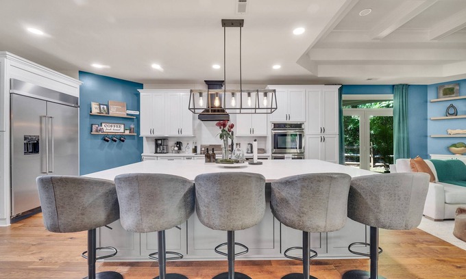 Weddington Casa | Luxurious Lakefront Villa in Weddington