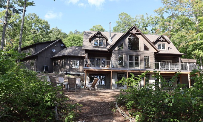 Dysart et al Casa | Nuevo y lujoso Waterfront Log Home 7 habitaciones, 6 baños, 90 acres de bosques