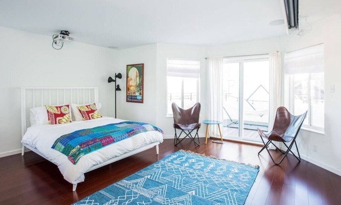 Bayview Casa | Luxurious Master Suite-Private deck, stunning view