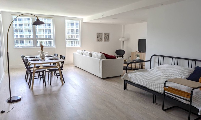 Miami Beach Condominio | Luxurious Miami Condo, steps from South Beach: your resort-style oasis awaits!