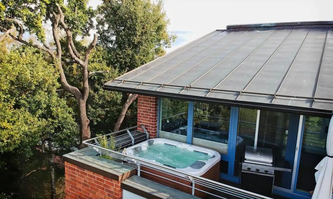 Region Hannover District Apartamento | Luxurious, modern loft with jacuzzi, kitchen & air conditioning