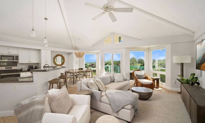 Kaiulani Casa | Luxurious Monthly North Shore Home in Gated Community