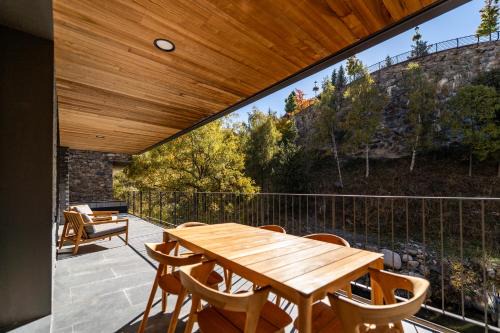 El Tarter Apartamento | Luxurious Mountain Gem Enjoy Nature l Gym Sauna Pool l 1 MINUTE WALK TO SLOPES l by BonesVacances