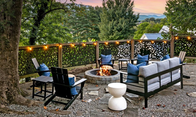 Bryson City Casa | Luxurious Mountain Home Views Hot Tub Fire Pit Game Room Walk to Town