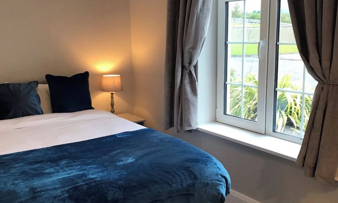 Tralee Apartamento | Luxurious Private Suite with secure parking