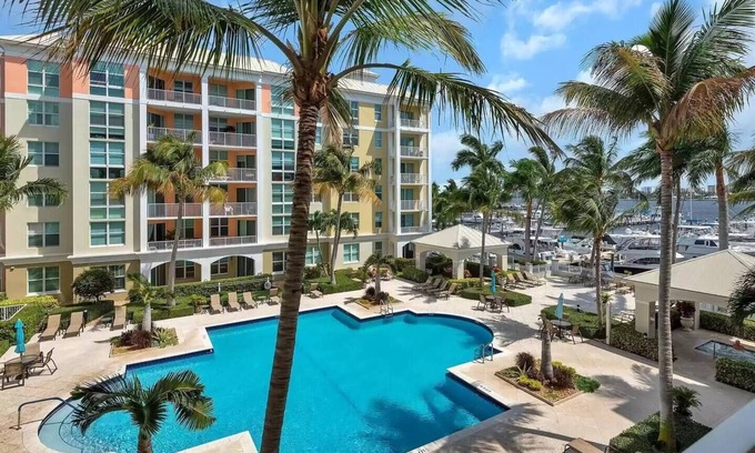 East Ocean Ave Apartamento | Luxurious Resort Style 2/2 Condo in charming Lantana.