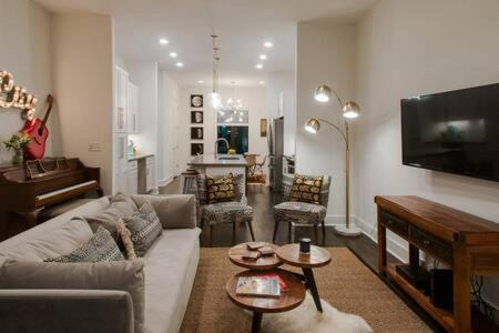 Edgehill Casa | Luxurious Rooftop Home in Nashville