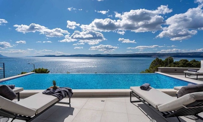 Lokva Rogoznica Villa | Luxurious Seafront Villa on the Omis Riviera - Private Pool, Sauna, Jacuzzi, Gym & Panoramic Views!