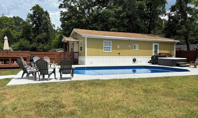 Durham Apartamento | Luxurious Studio w/Kitchenette Shared Pool & Spa