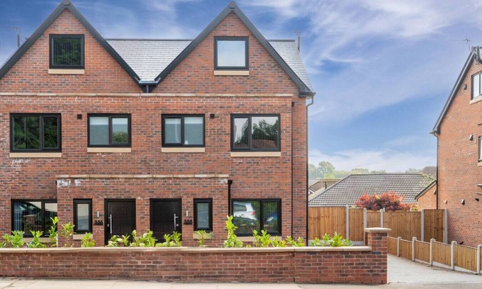 Walkden Casa | Luxurious Stylish: Modern Home
