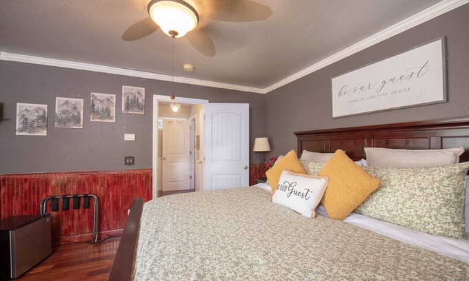 Shaver Lake Cabina | luxurious Suite Loose Goose