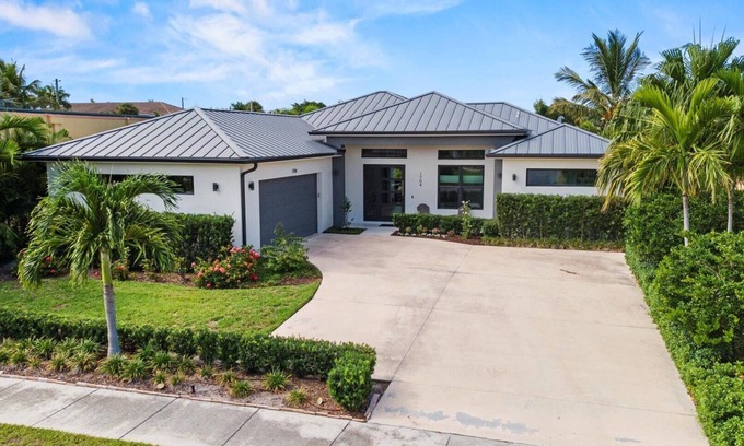Fort Pierce Casa | Luxurious & tropical 3-Bedroom coastal pool home
