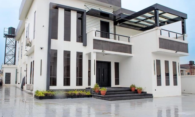 Magboro Villa | Luxurious Villa & Vacation Home - Starlink Wi-Fi & Swimming Pool