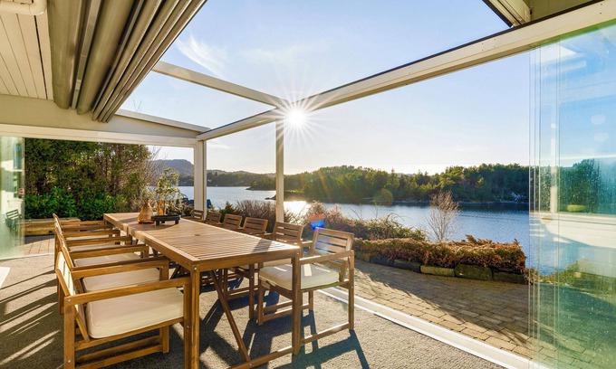 Godvik Villa | Luxurious waterfront Villa w/Boat&kayaks. Only 15 min from Bergen city center!