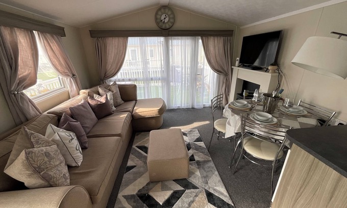 Colchester Cabina | Luxury 2- Bed Caravan in Mersea Island Colchester
