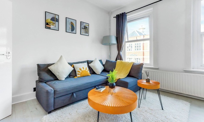 Tooting Apartamento | Luxury 2 Bed Flat - 1 Min Walk to Tooting Broadway Metro Station