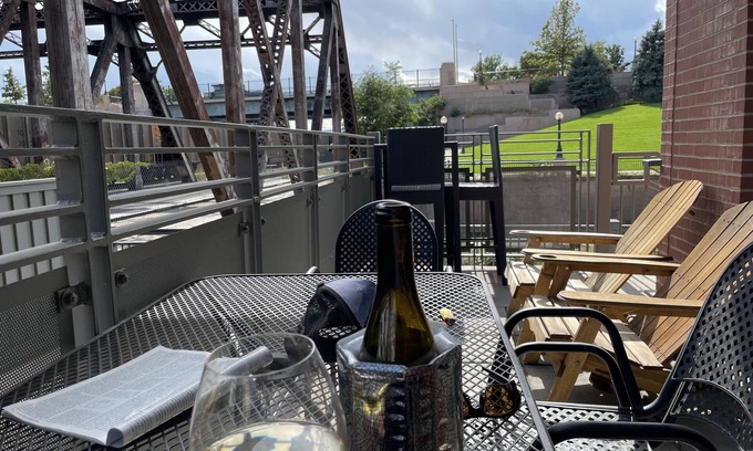 LoDo Condominio | ¡Precio rebajado en septiembre! Condominio de lujo de 2 camas en el río Lodo. Buena ubicación.