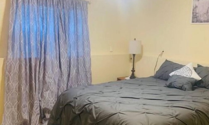Southeast Colorado Springs Apartamento | Luxury 2 bedroom rental place with a fireplace