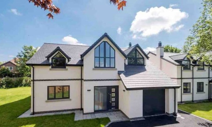 Northwich Casa | Luxury 3 Bedroom detached house on Private Road