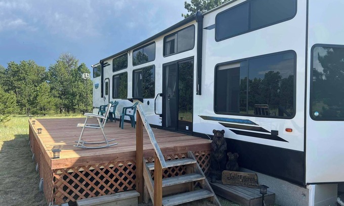 Union Casa | Luxury 3 Bedroom RV with full kitchen in Union - Wooded Campsite