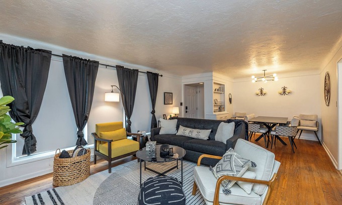 South Euclid Casa | Luxury 3 BRB, 2 full bath rehabbed unit 10 min from Cleveland Clinic and UH !