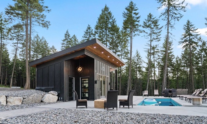 Lakeside Casa | Luxury 3 Home Estate in Lakeside with Heated pool, Hot tub & Putting green.