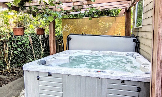 Cedar Hills Casa | Exclusiva casa de 3100 pies cuadrados con bañera de hidromasaje, sala de juegos y jacuzzi