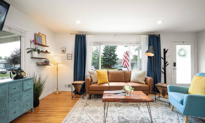 Virginia Village Casa | Luxury 3b/3b- Hot tub, Sauna, Personal Gym