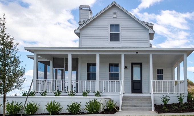 Lake Alfred Cabaña | Impresionante, a estrenar de 3 dormitorios / 2. 5 baños Cottage en el lago Alfred!