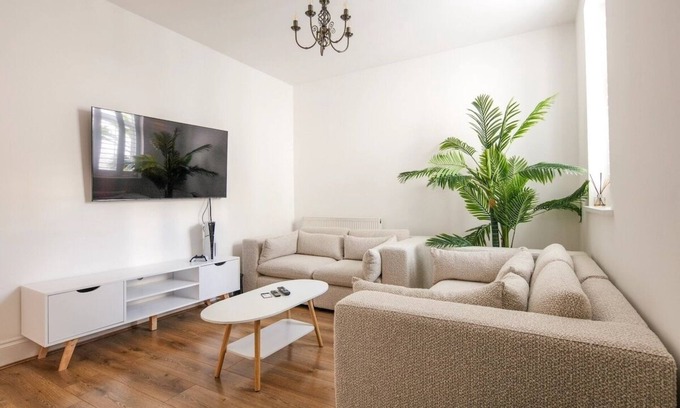 Woolwich Casa | Luxury 3BR | Sleeps 8 | Pool Table + PS5 | Near O2