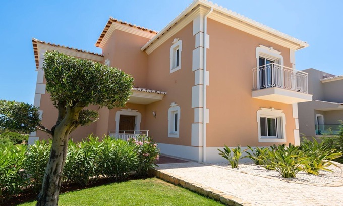 Atalaia Casa | Luxury 4 Bedroom Detached Villa on Boavista Golf Resort, Lagos