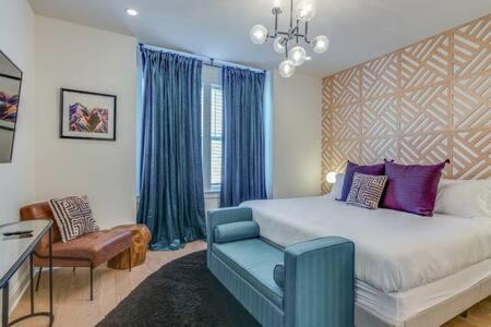 Edgehill Casa | Luxury 4-bedroom Home with Rooftop Deck