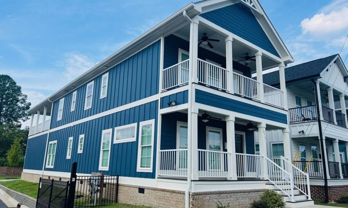 Augusta Casa | Luxury 4B/4.5b Home, EV Charger, deck by MCG